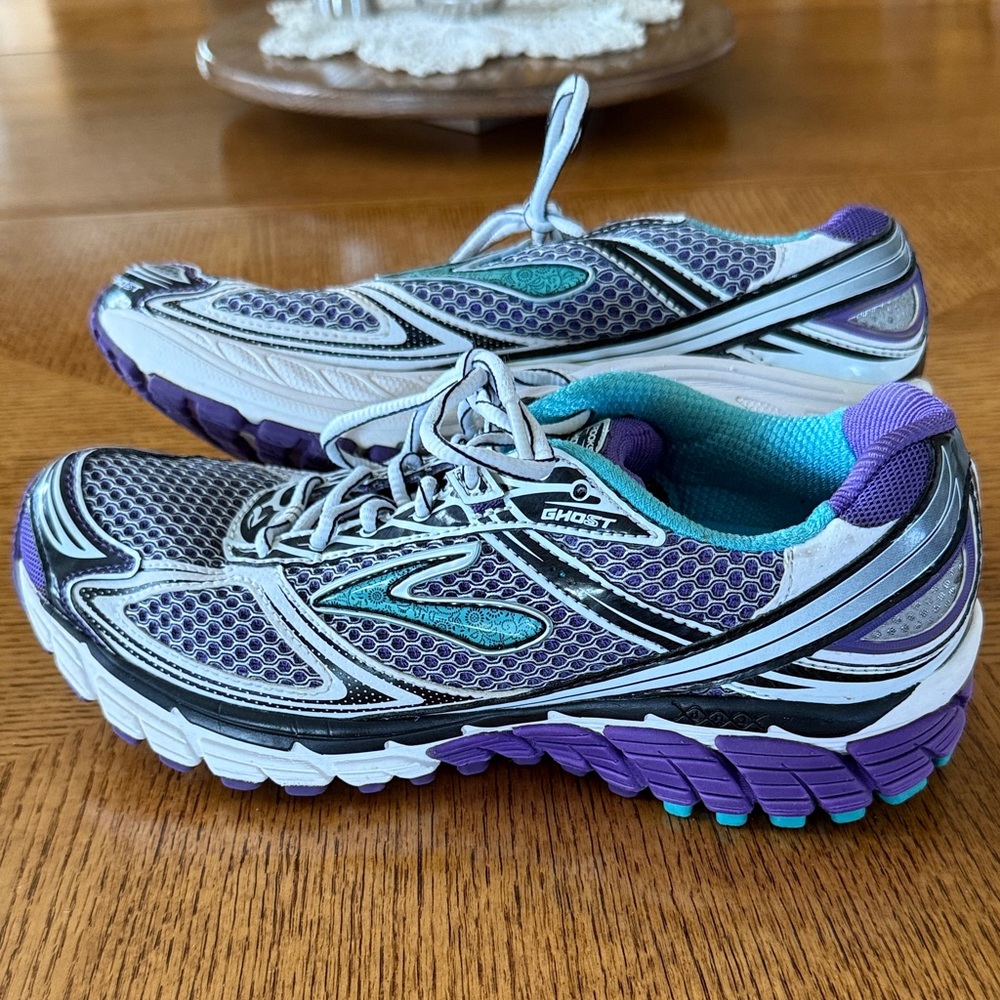 Women’s Brooks Ghost 5 size 9 running shoes